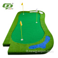 Mini golfo aikštelės dirbtinė žolė, padedanti žalią kilimėlį